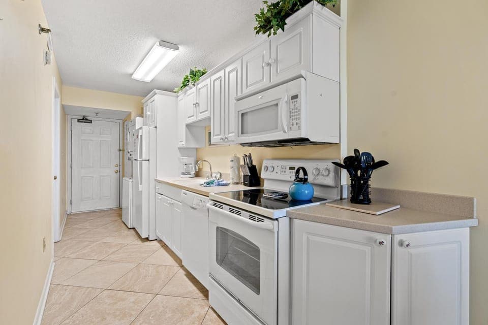 San-A-Bel 212 - Oceanfront - Crescent Beach Section House in Crescent Beach
