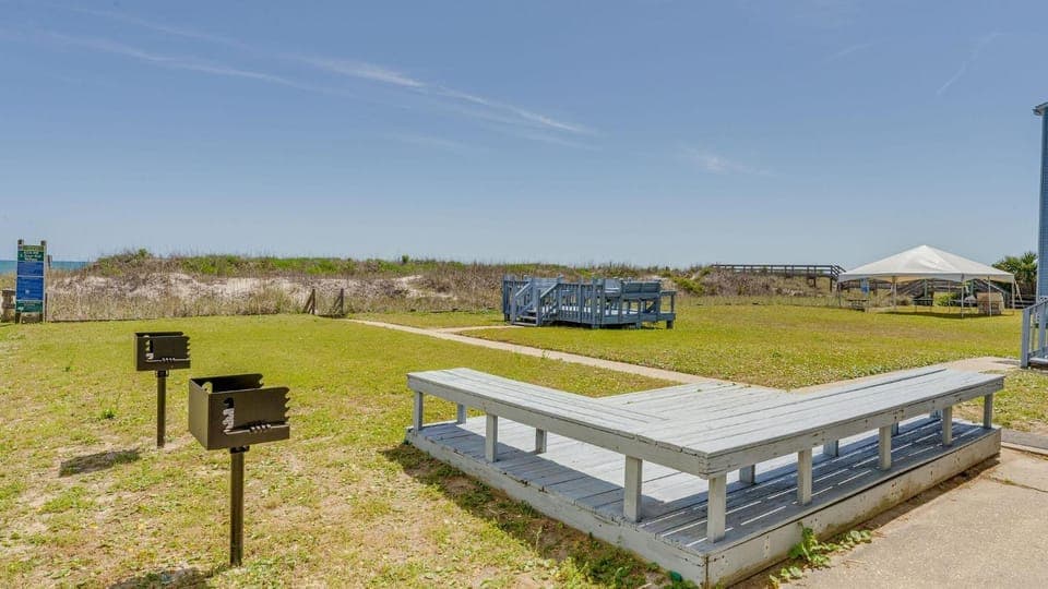 Barnett House Top - Oceanfront - Windy Hill Section House in North Myrtle Beach