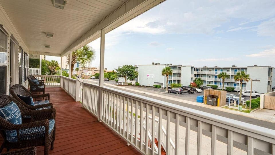 Ocean's Edge - 2nd Row - Crescent Beach Section House in North Myrtle Beach