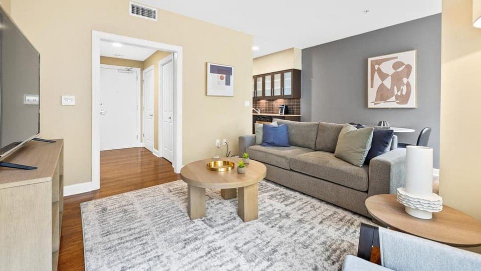 Landing Modern Apartment with Amazing Amenities (ID7864X05) Apartment in Mud Island