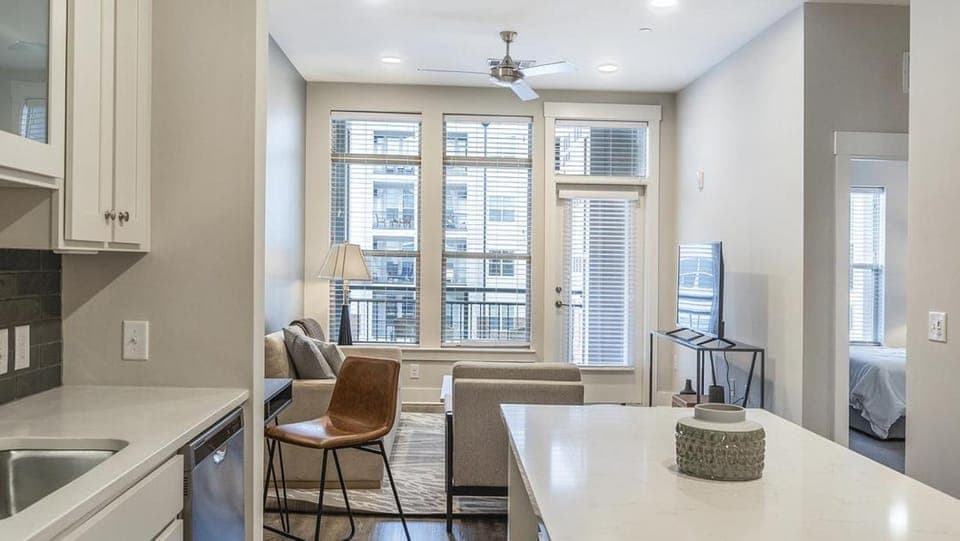 Landing Modern Apartment with Amazing Amenities (ID7741X92) Apartment in Brentwood