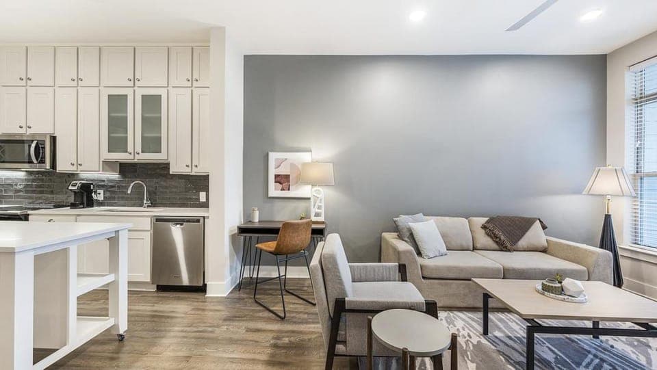 Landing Modern Apartment with Amazing Amenities (ID7741X92) Apartment in Brentwood