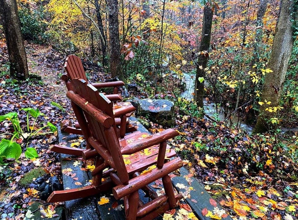 Waterfall Woods Lodge 4 br, 5 bath property including tiny house suite, private waterfallcreek! Chalet in Sevier County