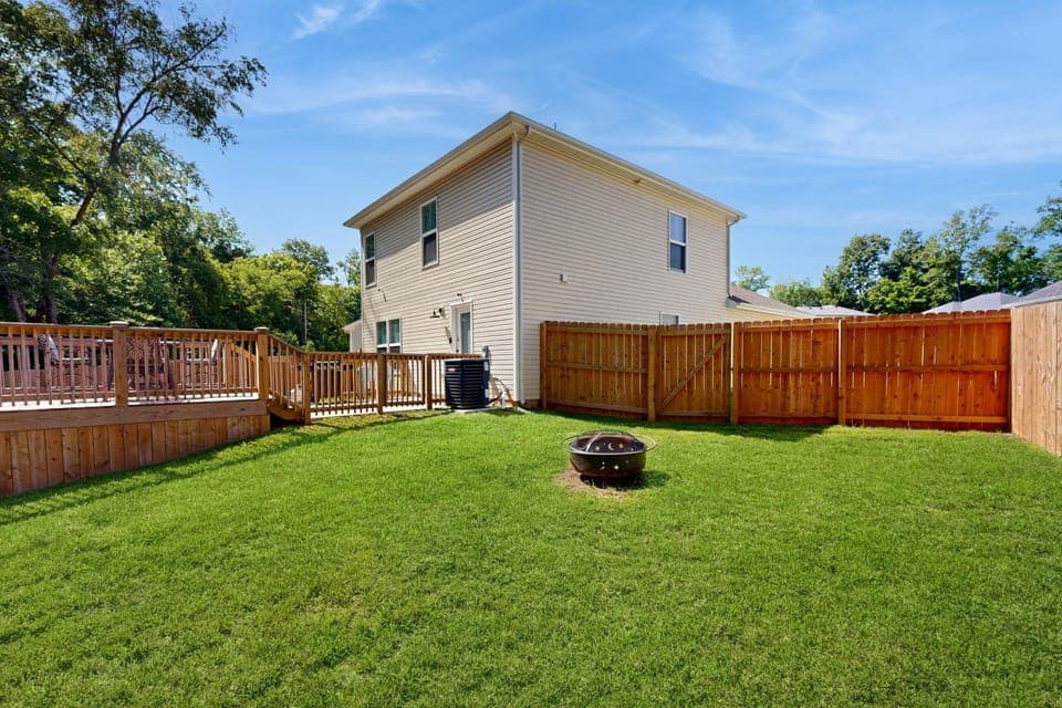 Gateway to Fort Campbell! Home w/ Furnished Deck House in Clarksville