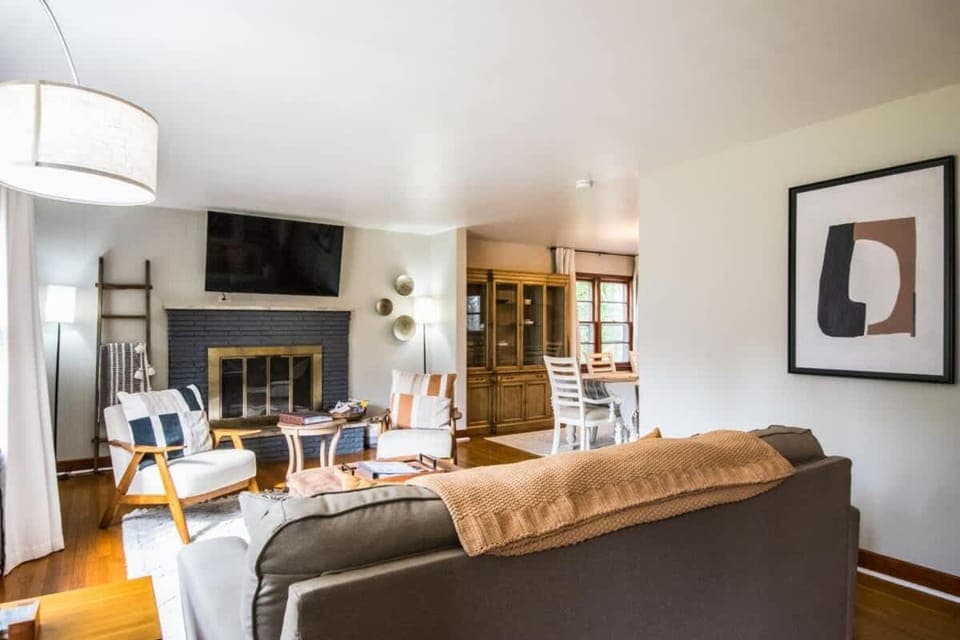 Pet-Friendly Retreat~$375 Free Activities Daily House in Hendersonville