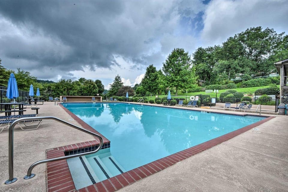 Deck & Community Perks: Sky Valley Home! House in Sky Valley