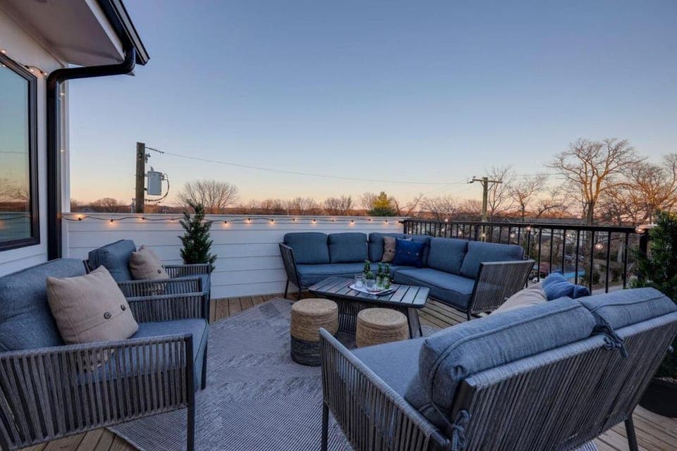 New Lux Townhome 6 mins to DT Rooftop Sleeps 12 House in Nashville