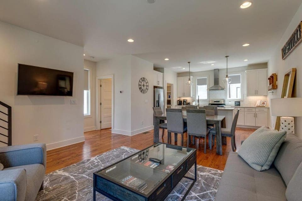 10 Percent OFF New Home Downtown Sleeps 8 House in East Nashville