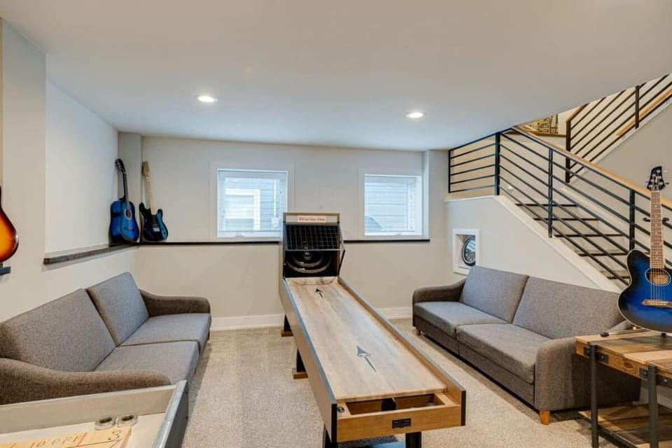 Large East Nashville Home with Game Room sleeps 12 House in East Nashville
