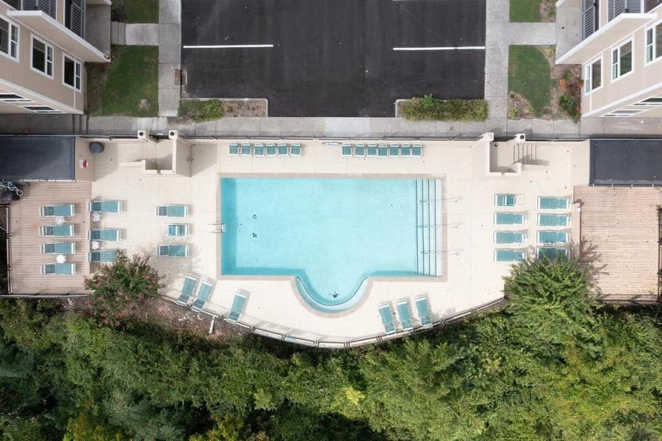 Walk to Broadway Riverfront Condo with Pool Apartment in East Nashville