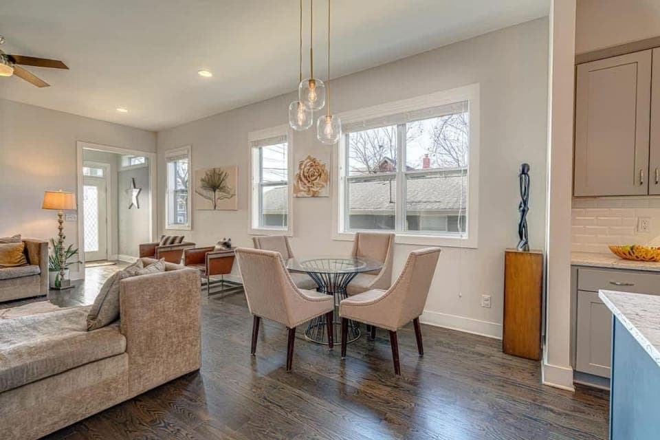 CULTURED COACH - MUSIC ROW - MINS TO DOWNTOWN House in Music Row
