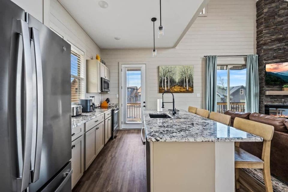 Serenity Shores Lodge House in Douglas Lake