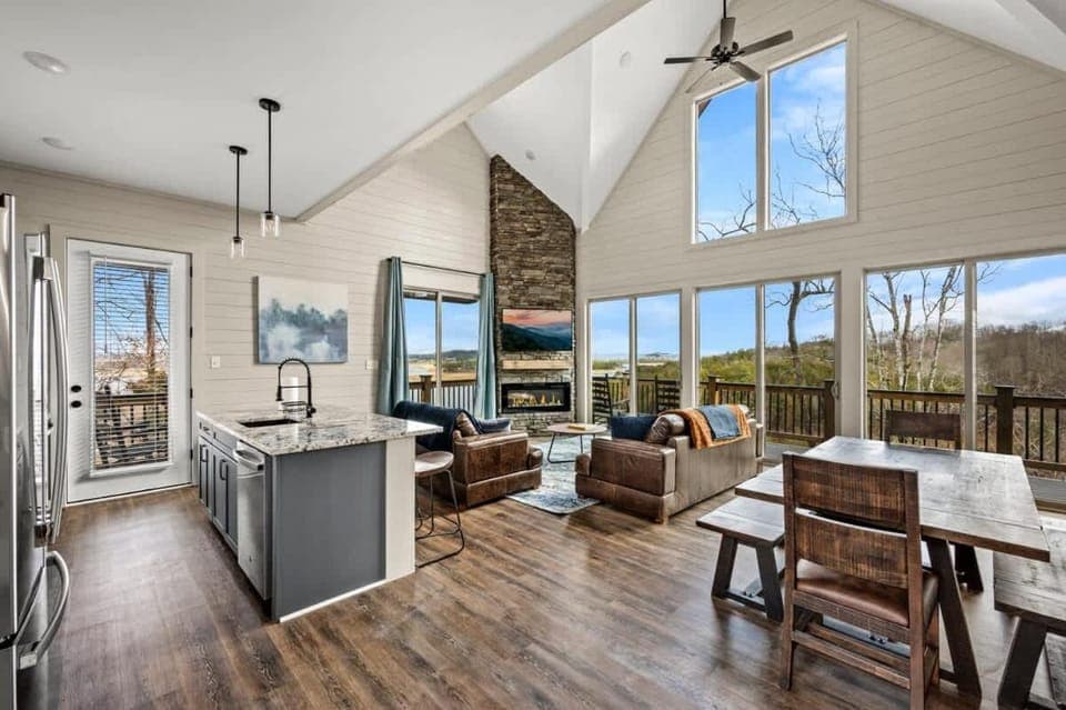 Mountain Lake Escape House in Douglas Lake