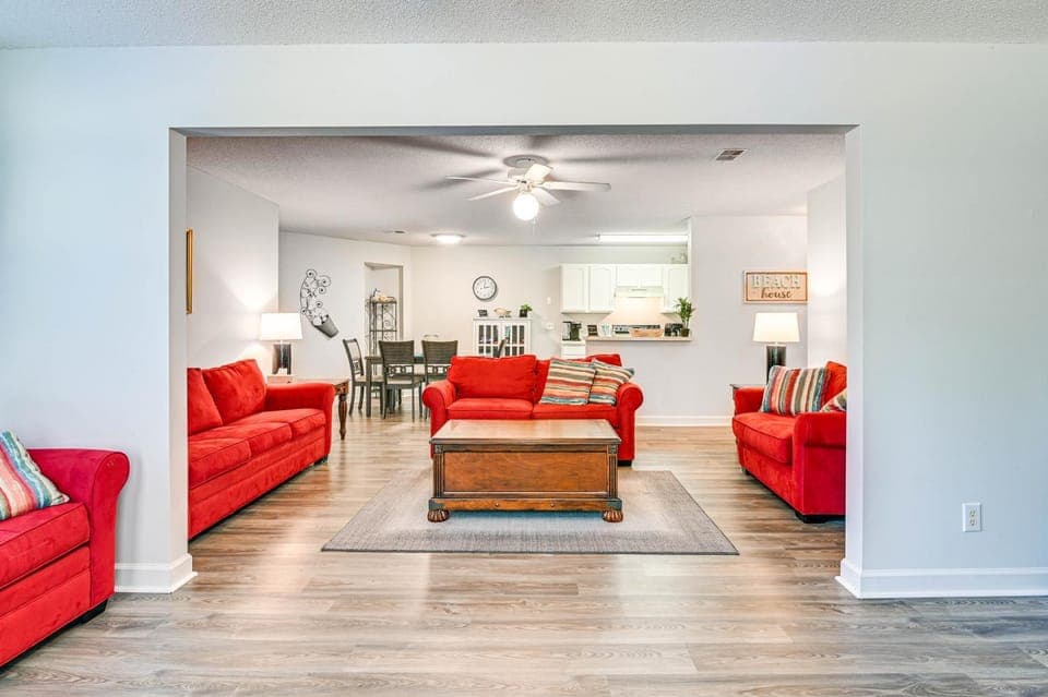 Murrells Inlet Condo w/ Pool Access, Near Beach! House in Murrells Inlet