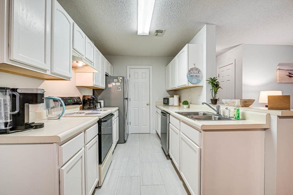 Murrells Inlet Condo w/ Pool Access, Near Beach! House in Murrells Inlet