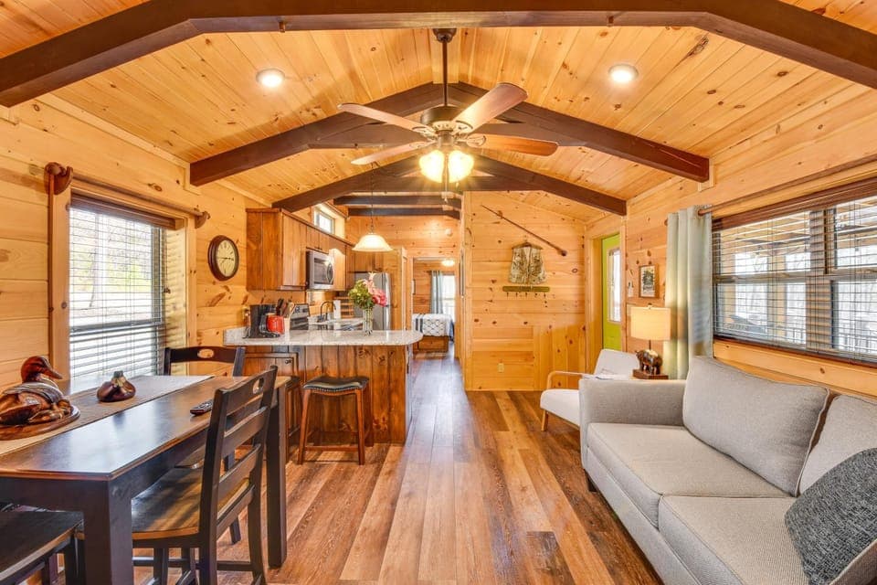 Waterfront Seneca Cabin ~ 4 Mi to Boat Launch! Cabin in Lake Keowee