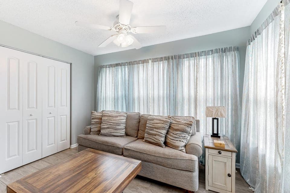 Sunny Shores Retreat Apartment in Garden City