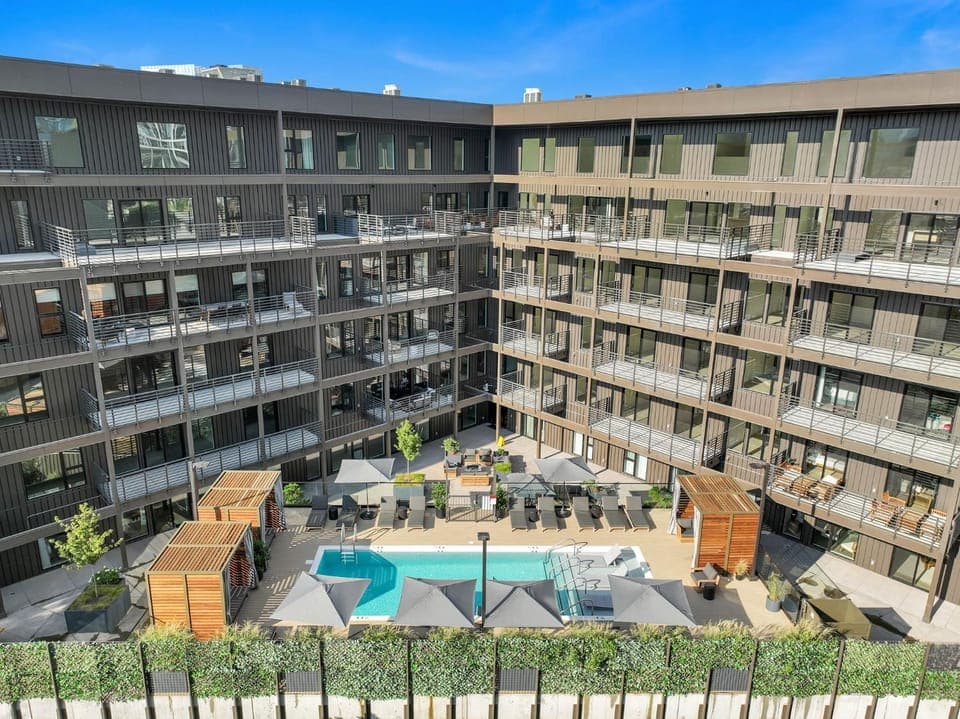 The Stage in Downtown Nashville w Pool/Gym | Walk to Broadway House in The Gulch