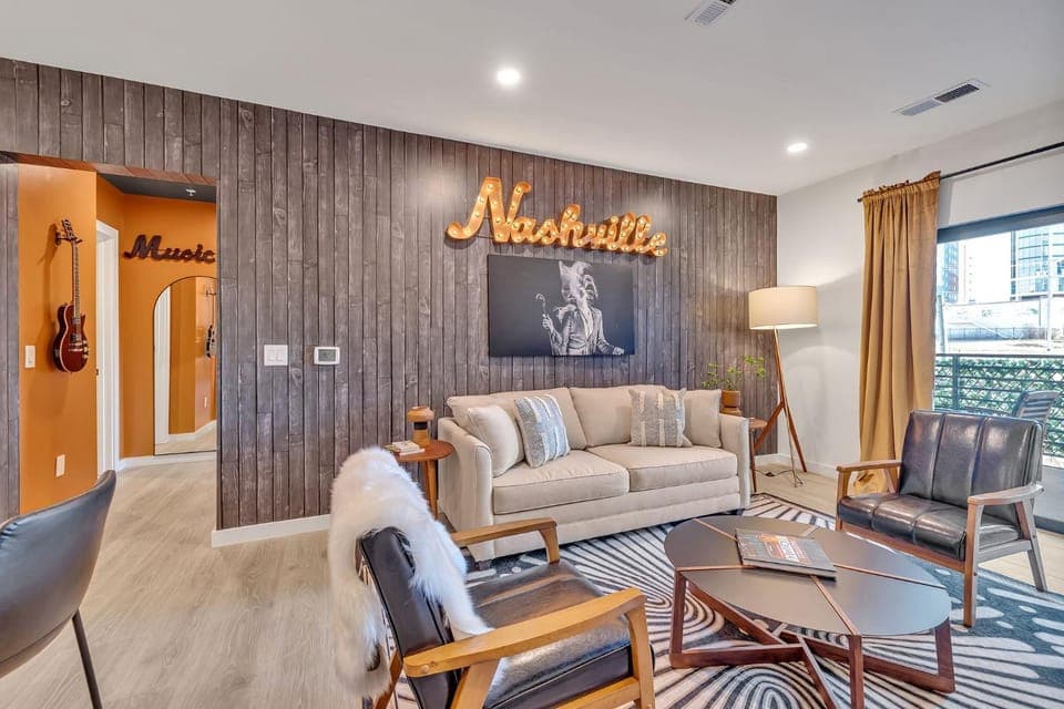 The Stage in Downtown Nashville w Pool/Gym | Walk to Broadway House in The Gulch