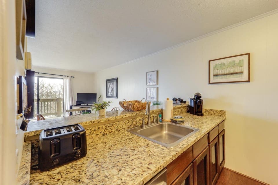 Beech Mtn Studio < 1 Mi to Skiing: Bring Your Pet! Apartment in Beech Mountain