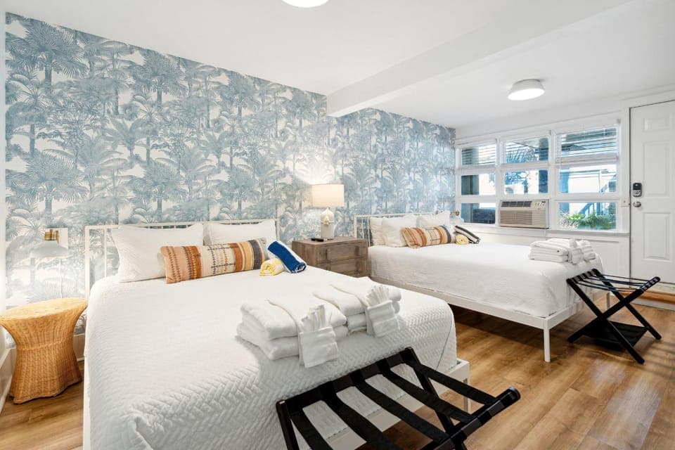 Folliday Inn - The Boattail - Room 15 Inn in Folly Beach