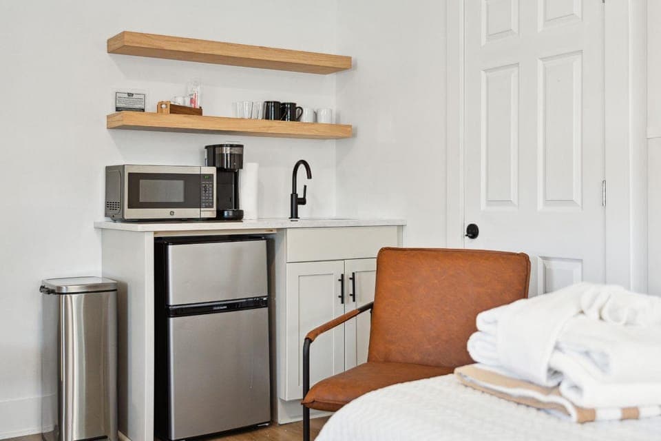 Folliday Inn - The Aguarama - Room 33 Inn in Folly Beach
