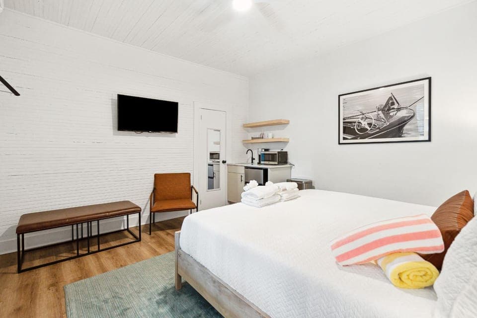 Bed, TV and multimedia, Kitchen or kitchenette