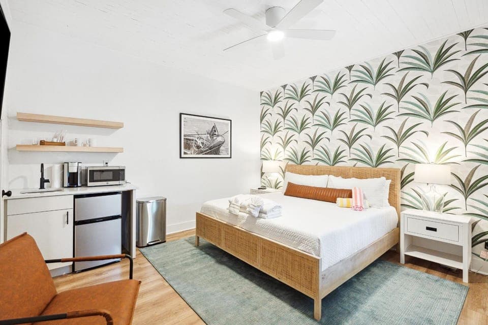 Kitchen or kitchenette, Bedroom