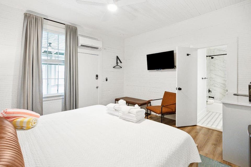 Bed, TV and multimedia