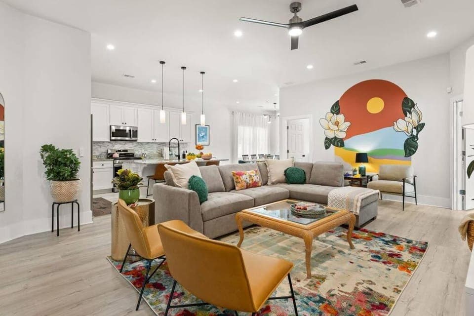 Kitchen or kitchenette, Living room, Seating area, Dining area