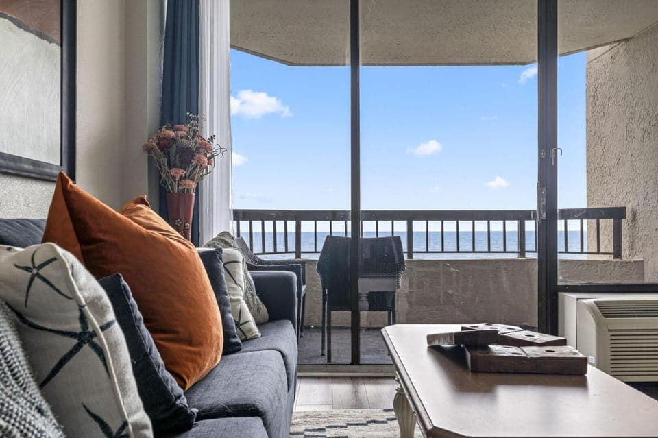 Nicely Renovated 1 Bedroom Condo-With Spectacular Views! Pinnacle 755 House in Myrtle Beach