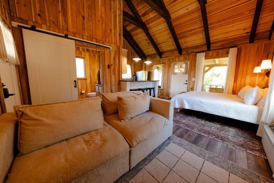 Peaceful Cabin Near Waterfalls Fire Pit & Creek Cabin 1 Cabin in Center Hill Lake