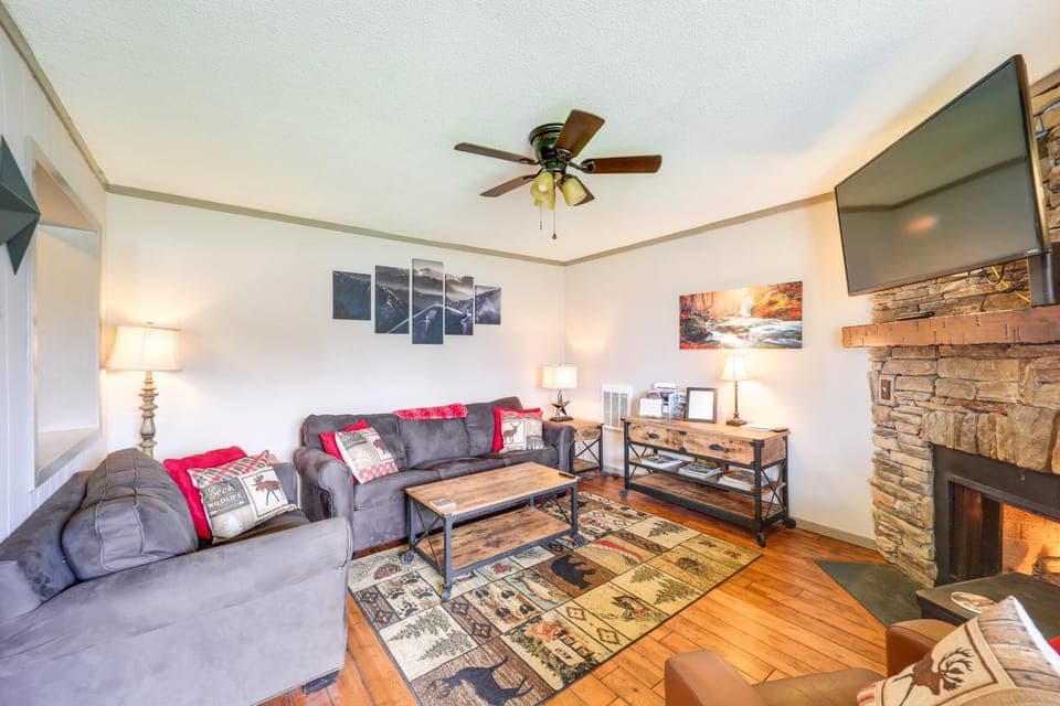 Furnished Deck + Resort Perks: Beech Mtn Retreat! House in Beech Mountain