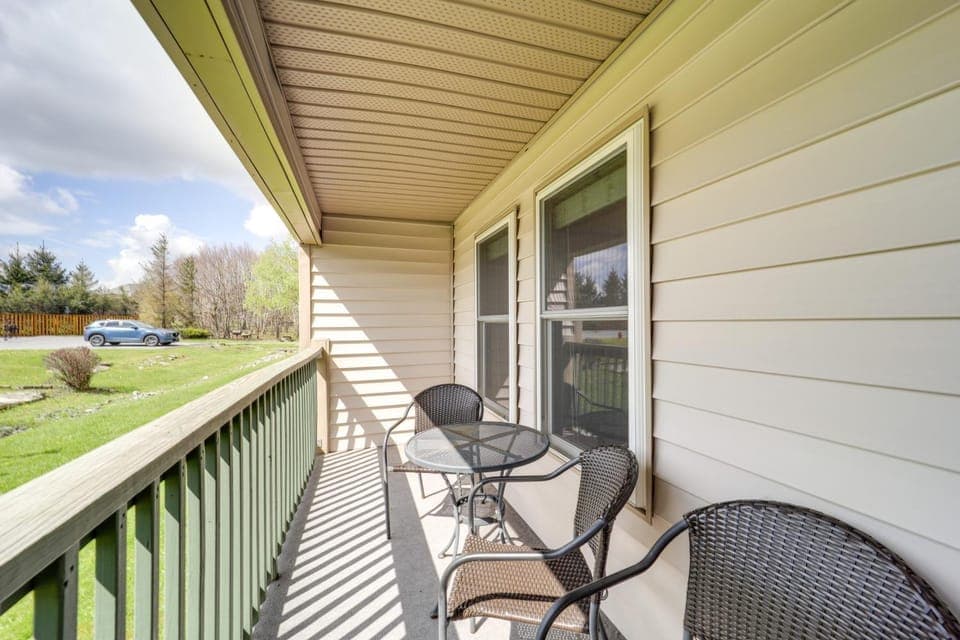 Furnished Deck + Resort Perks: Beech Mtn Retreat! House in Beech Mountain