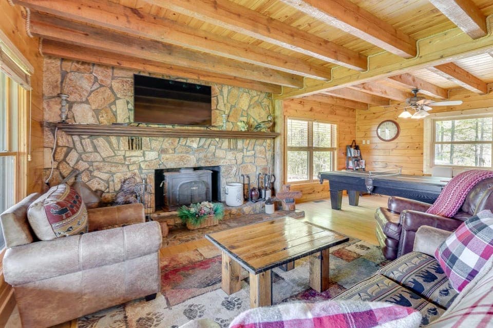 Rustic Topton Cabin w/ Game Room & Private Hot Tub Cabin in Nantahala Lake