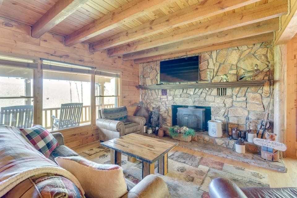 Rustic Topton Cabin w/ Game Room & Private Hot Tub Cabin in Nantahala Lake