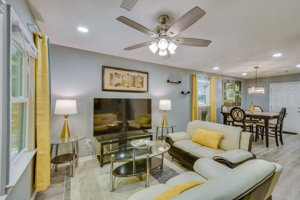 Athens Home w/ Deck - Near Sanford Stadium! House in Athens