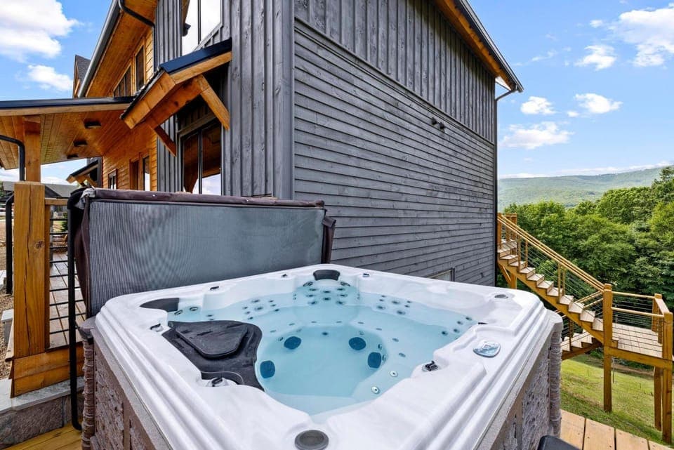 Mountain Time Lodge at Eagles Nest House in Beech Mountain