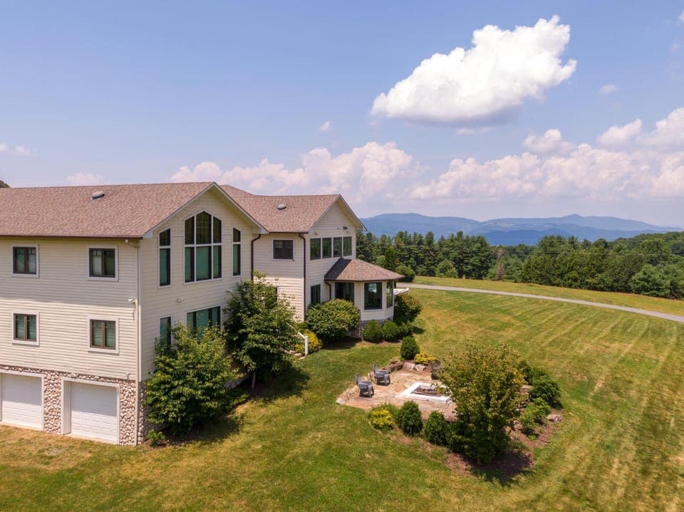 Sunnyside Farm House in Watauga