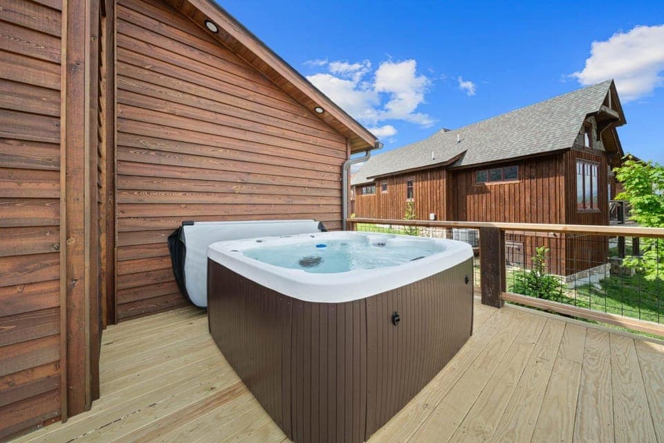 Price Peak at Eagles Nest House in Watauga