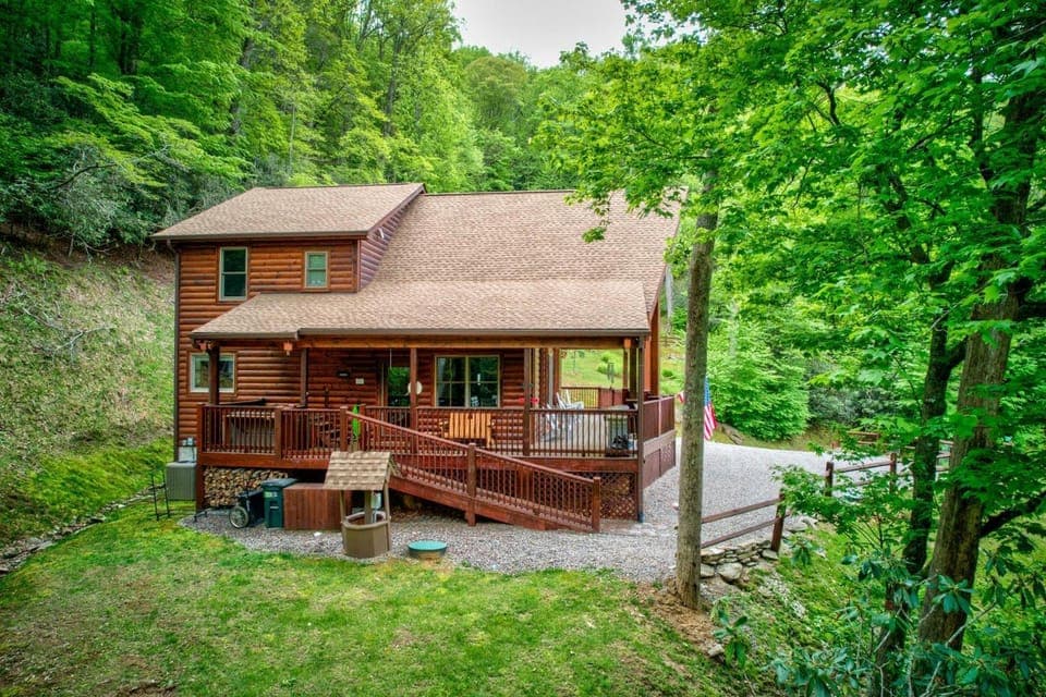 A Beary Nice Cabin Cabin in Brushy Fork