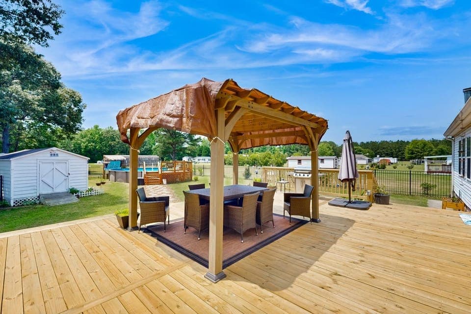Renovated Retreat w/ Private Pool & Hot Tub House in Lake Marion