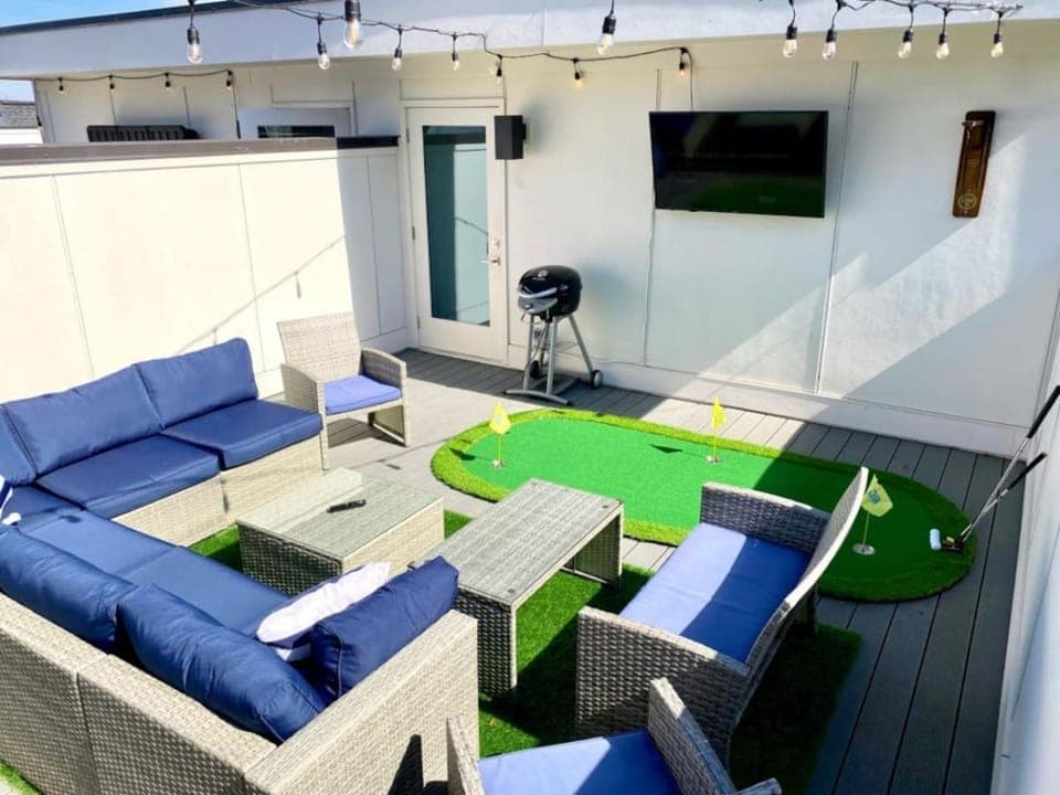 Minigolf, Balcony/Terrace, Seating area, Evening entertainment
