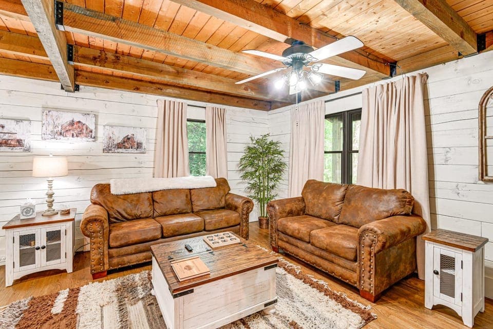 Peaceful Mt Juliet Cabin w/ Patio & Fire Pit Cabin in Mount Juliet