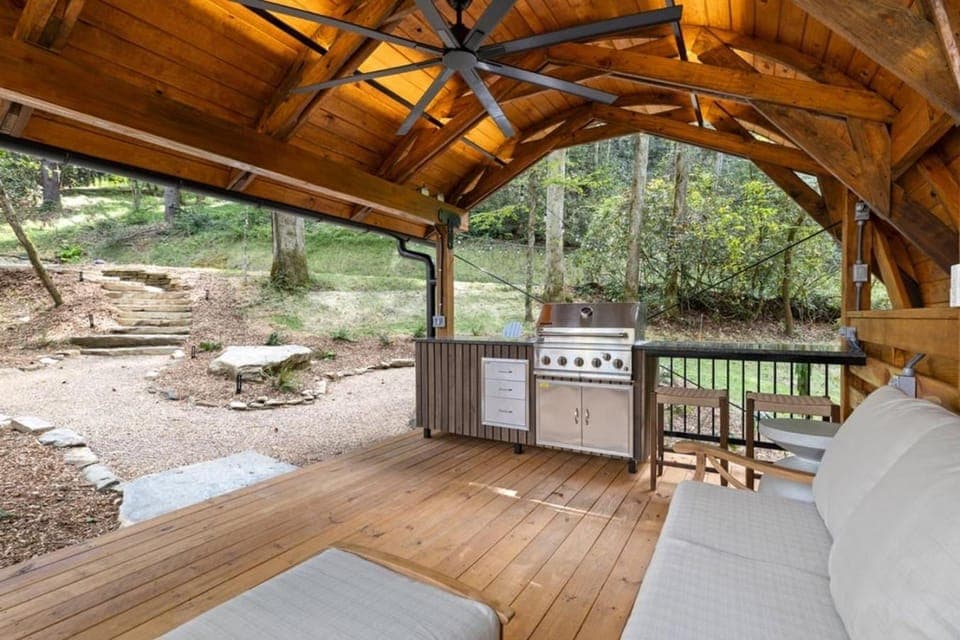 Airstream w Bathtub, River, & Hot Tub House in Pisgah Forest