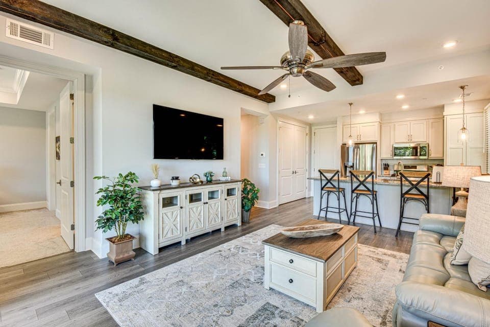 Toccoa Condo on Golf Course w/ Patio & Grill House in Lake Hartwell