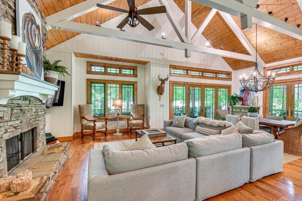 Group-Friendly Golf Getaway! 5 Mi to Cashiers House in Lake Glenville