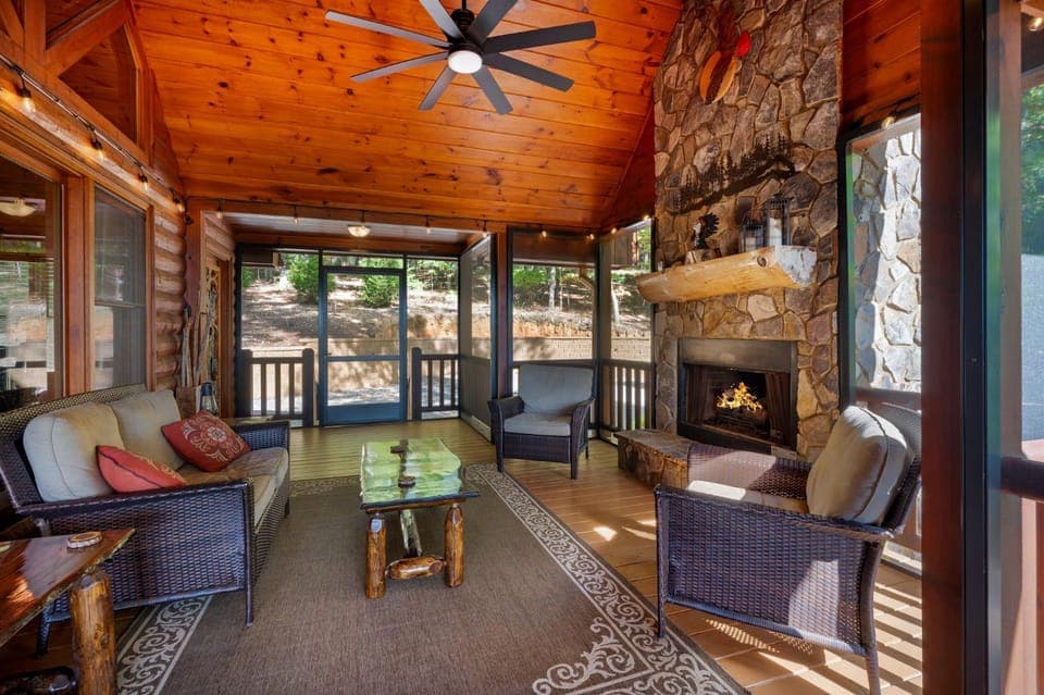 Soaring Hawk Lodge House in Union County