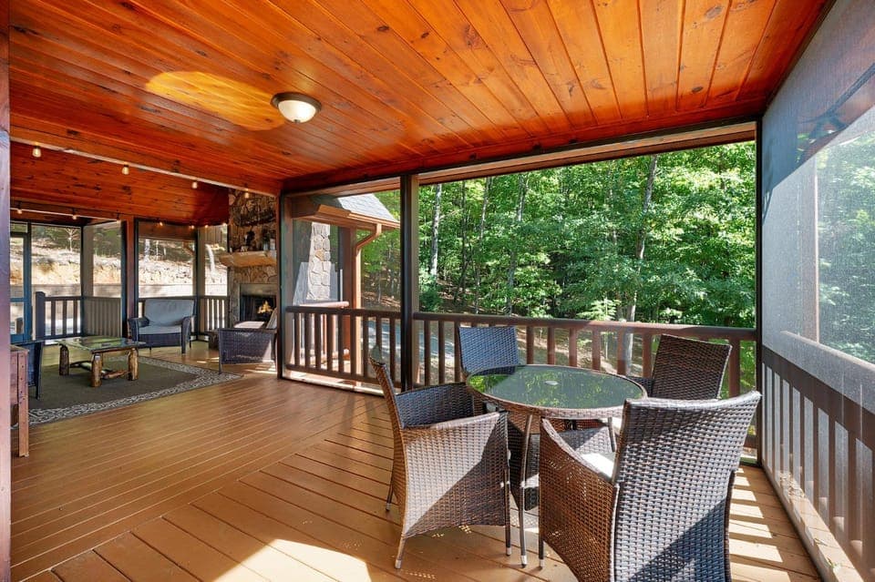 Soaring Hawk Lodge House in Union County