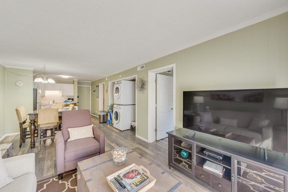 1 Mi to Beach, Pool Access: Hilton Head Island Gem House in Hilton Head Island